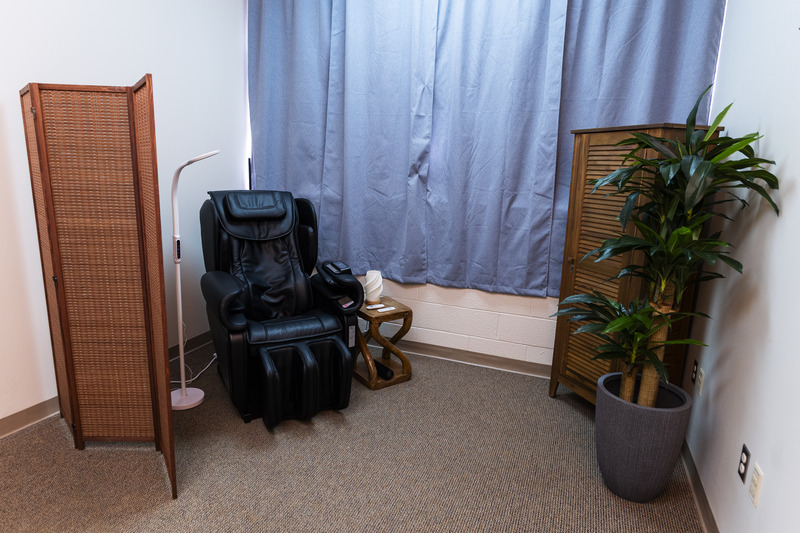 Massage chair and adjustable therapy lamp